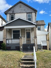 Building Photo - Five Bedroom Single Family Home