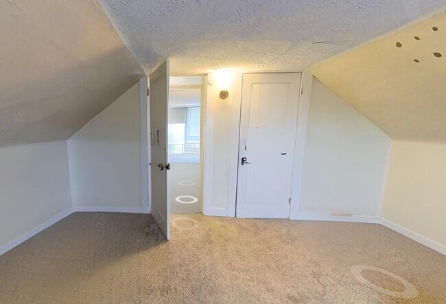 Building Photo - 2545 Vestry Ave