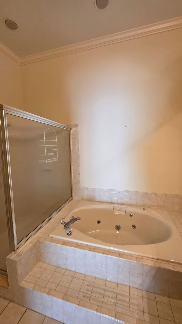 Building Photo - Golf Course Living in a Gated Harbor Hills Country Club – Lady Lake, FL