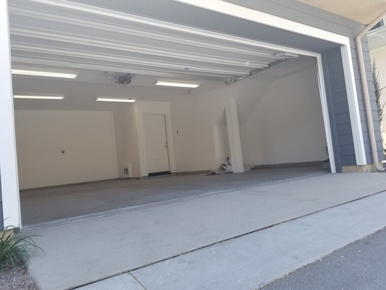 Building Photo - 2662 Doheny Way
