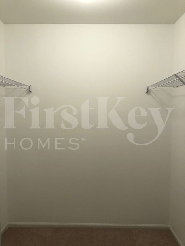 Building Photo - 16727 N Fork Ridge Dr