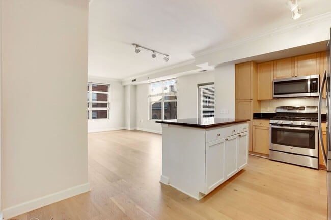 Building Photo - Professionally Managed and Updated// 2 Bedroom 2 bathroom Condo// Logan Circle! // Garage Parking...