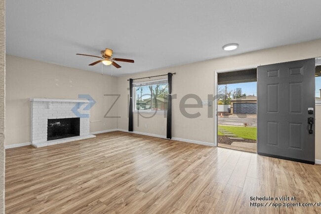 Building Photo - 1821 Debonaire Dr