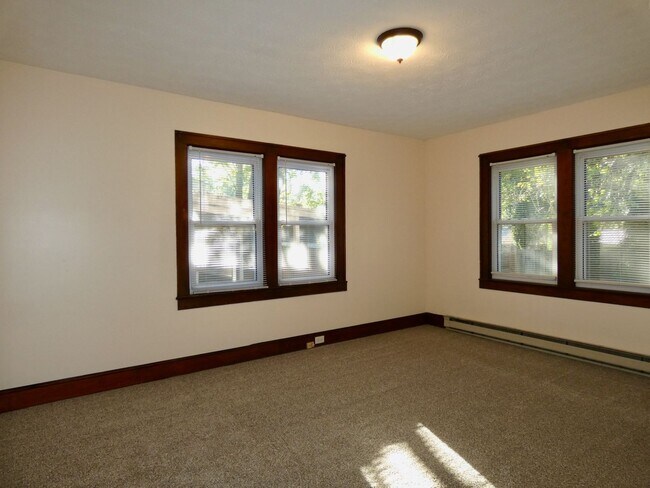 Building Photo - First Floor Apartment in the heart of West Asheville