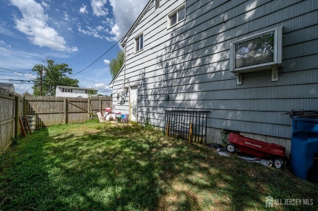 Building Photo - 16 Gerard Ave