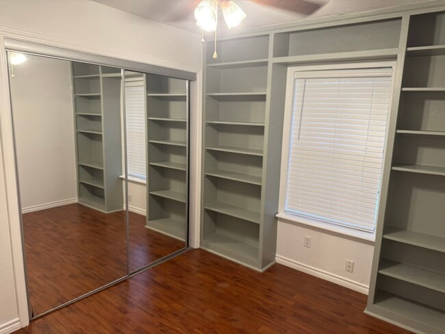 Building Photo - 304 Patriot Cir