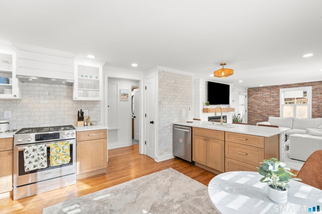 Building Photo - 180 Ruane St