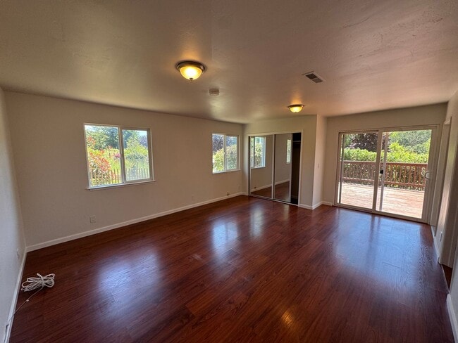 Building Photo - 640 Peaceful Valley Dr