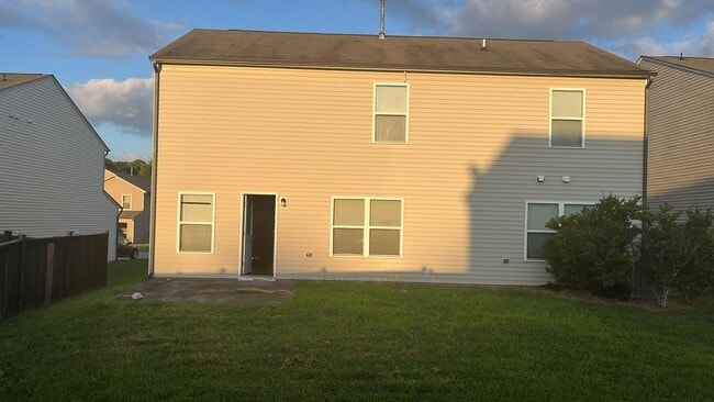Building Photo - 2621 Tummel Ln