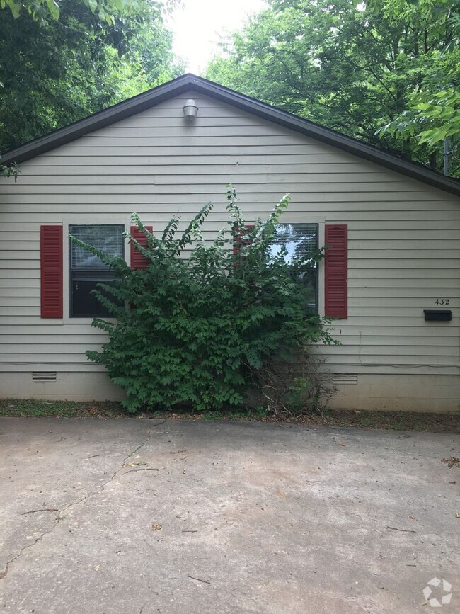 Building Photo - WALKING DISTANCE TO U OF A! STUDENTS WELCO...