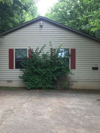 Building Photo - WALKING DISTANCE TO U OF A! STUDENTS WELCO...