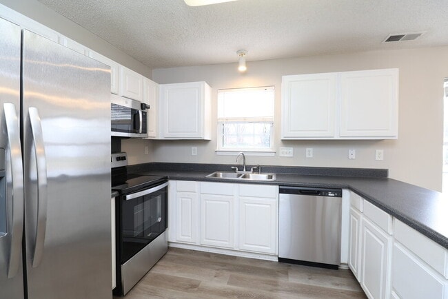 Building Photo - 9612 Ashlyn Elizabeth Ct