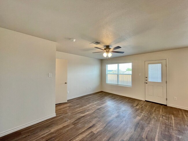 Building Photo - 1708 Castroville Trl