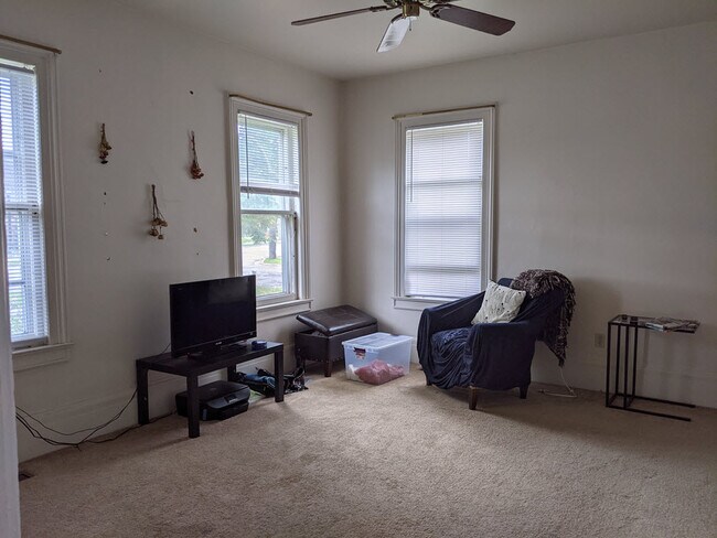 Building Photo - 501 W Forest Ave