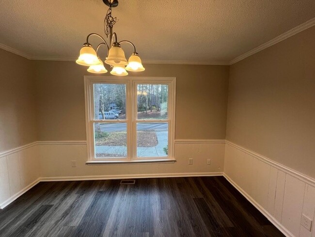 Building Photo - Beautiful Townhome with New LVP Floors and...