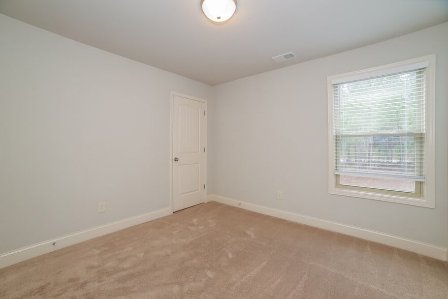 Building Photo - 89 Greatwood Ln
