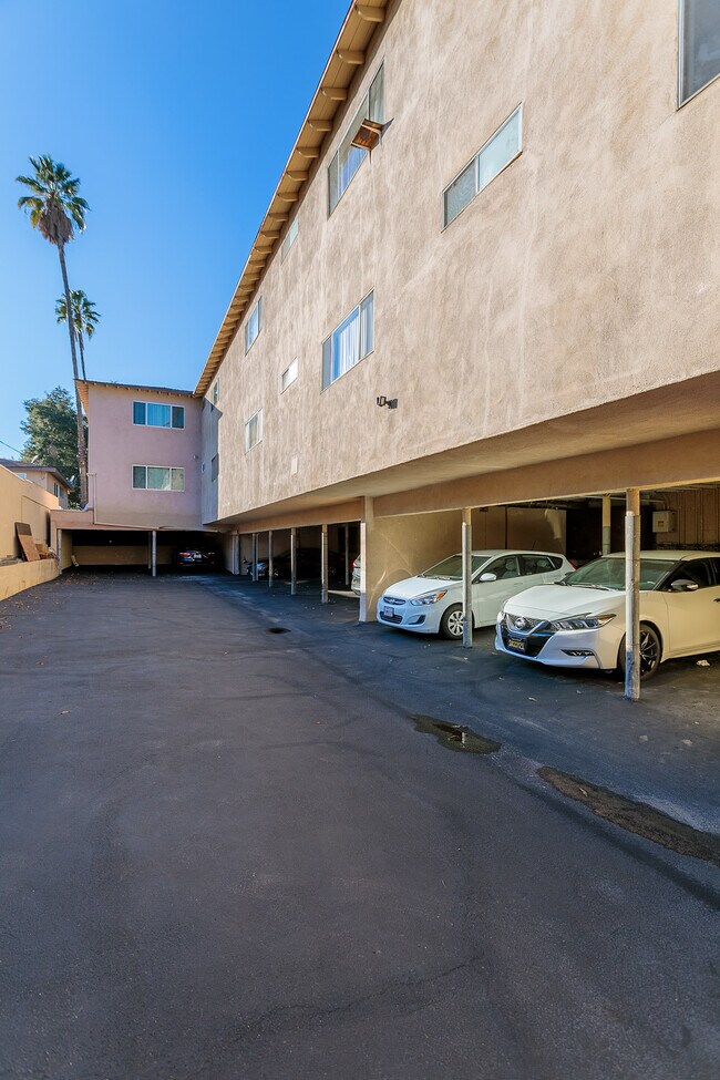 Building Photo - 585 N Hill Ave