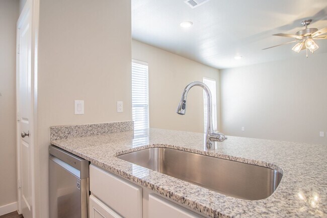 Building Photo - New Build Home - 2 bed 2 bath - Wolfforth, TX