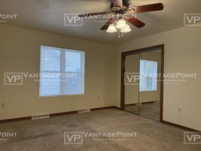 Building Photo - 2071 River Point Ct