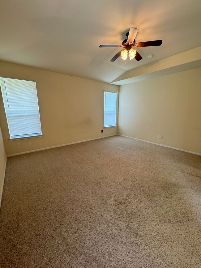 Building Photo - Beautiful 2 Story 4 Bdrm 2.5 Bath With a Loft