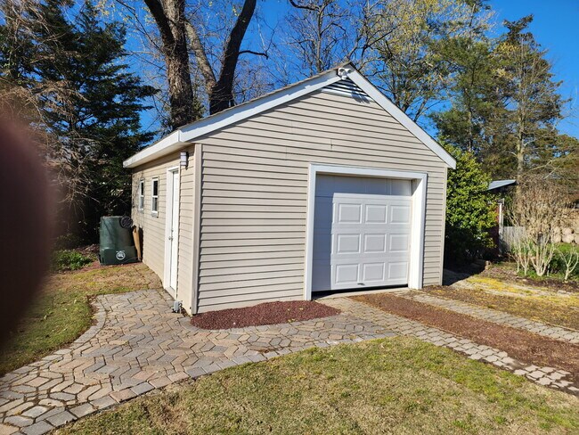 Building Photo - 116 Edale Ave