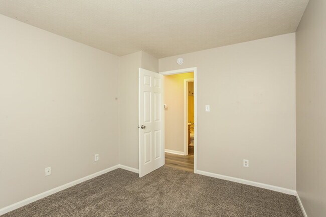 Building Photo - 7825 Jaclyn Dr