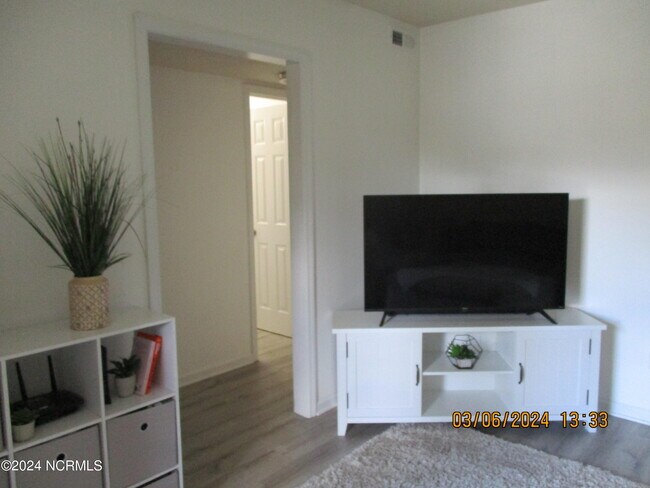 Building Photo - 4169 Spirea Dr