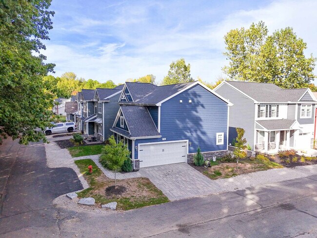 Building Photo - 720 Ravine Ln
