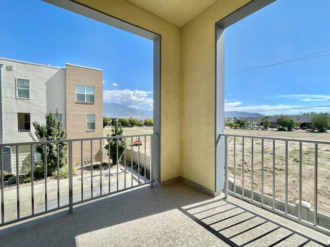 Building Photo - Gorgeous Townhome in South Jordan!