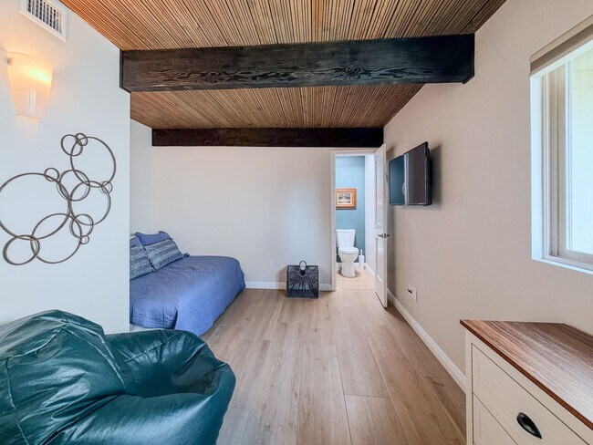 Building Photo - 1327D - The Sea Bum Sanctuary | 2 Bed 2 Ba...