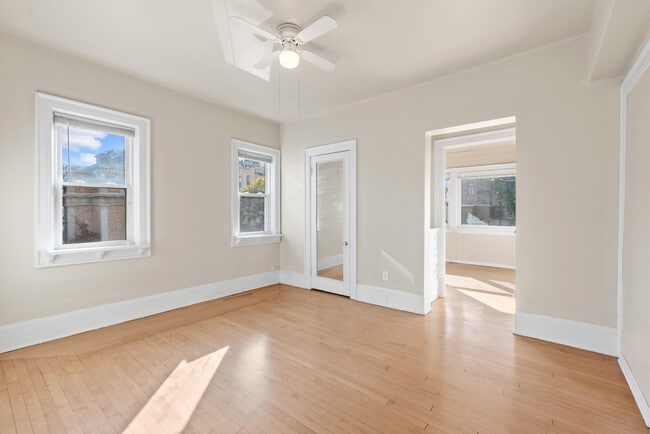 Building Photo - 1115 E Knapp St