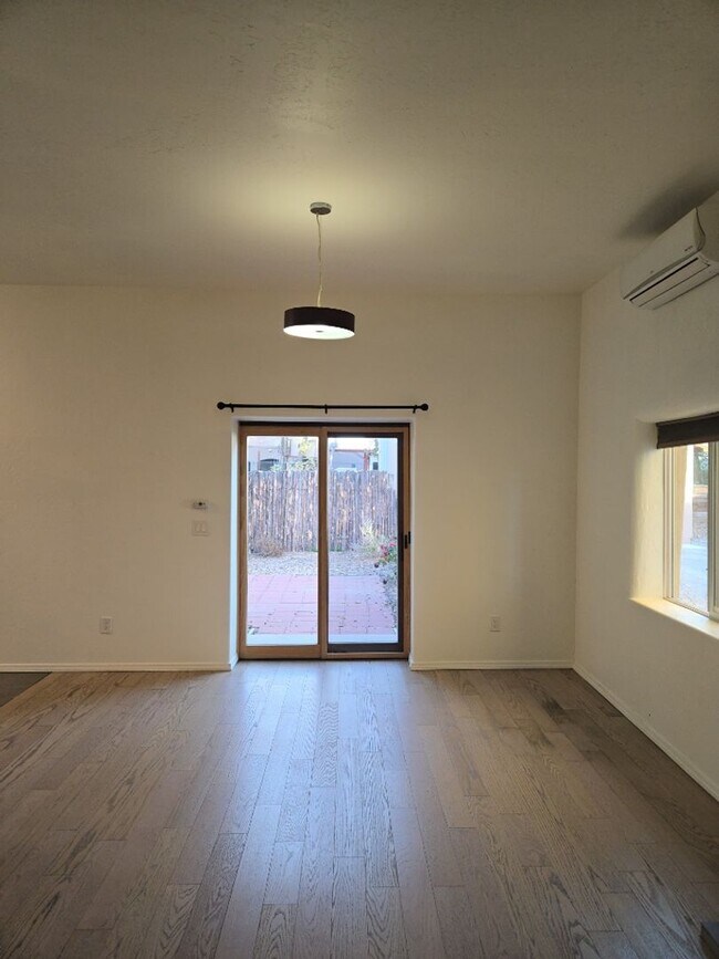 Building Photo - 2 Bedroom, 2 Bathroom Home! Schedule a Showing Soon!