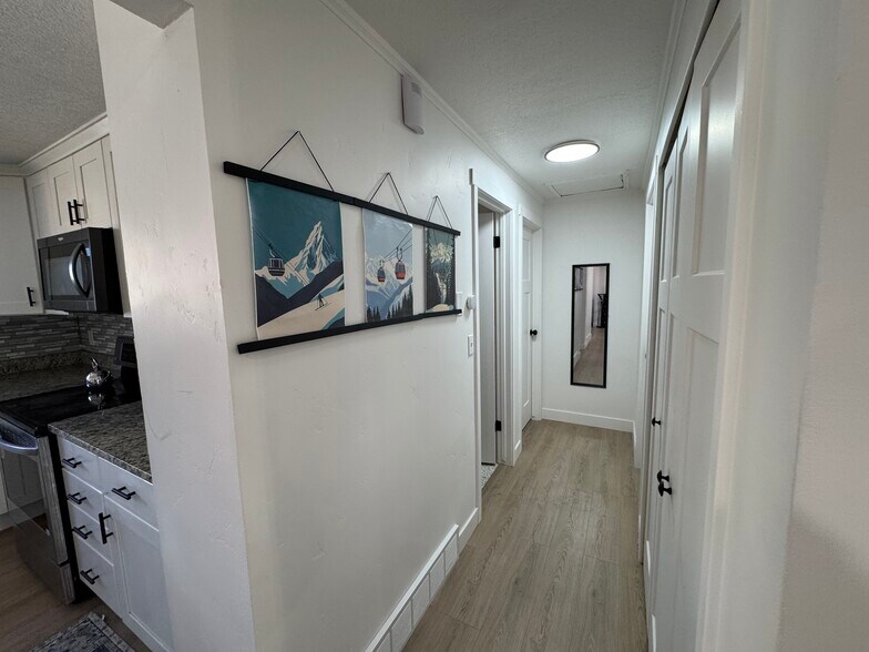 Building Photo - 10541 S Amaryllis Dr