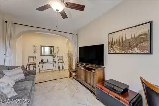 Building Photo - Exquisite fully furnished 2 Bed/2 Bath, De...