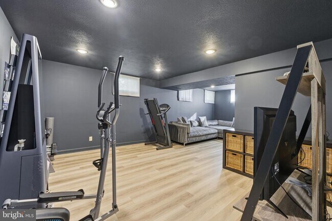 Building Photo - 15730 Vista Dr