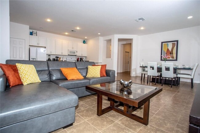 Building Photo - 2666 Rosemont Cir