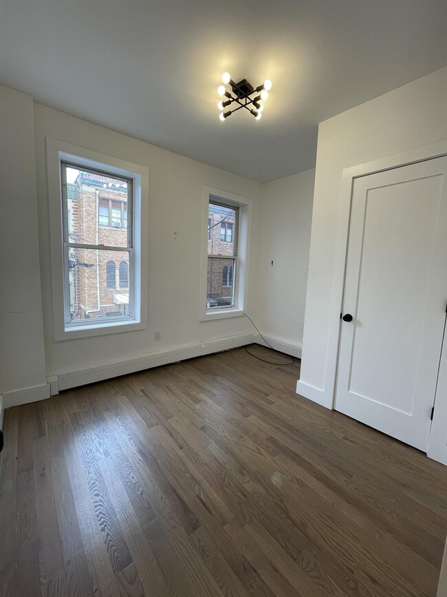 Building Photo - 232 Van Horne St