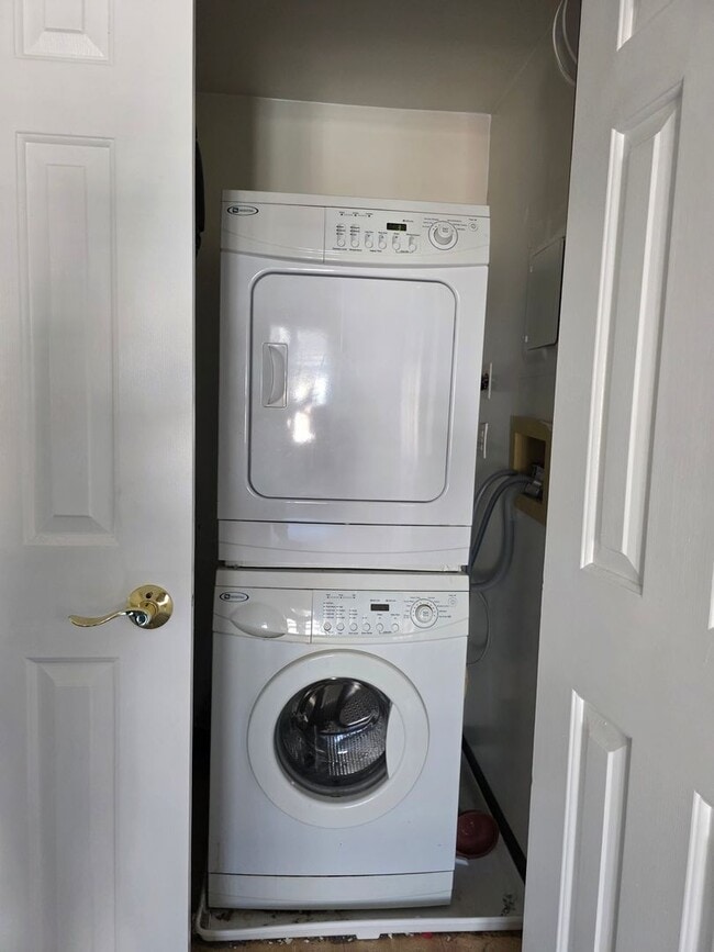 Building Photo - 420 W 22nd St