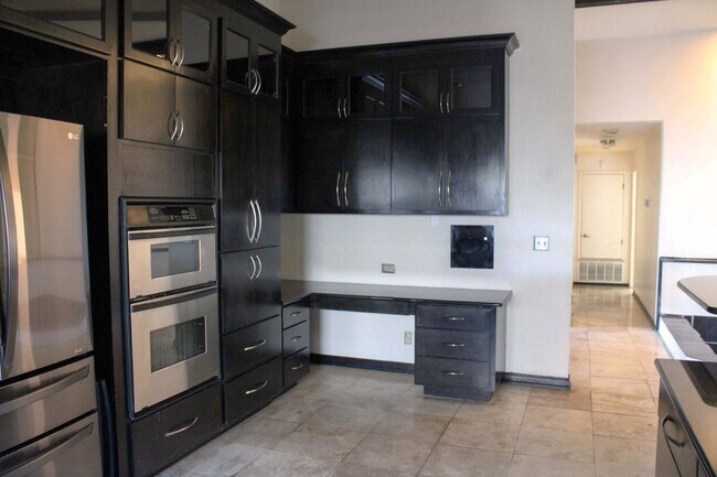 Building Photo - 4222 Clear Lake Dr