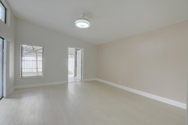 Building Photo - 20995 Country Creek Dr