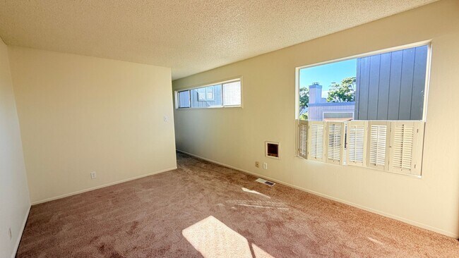 Building Photo - 1092 Melrose Ave