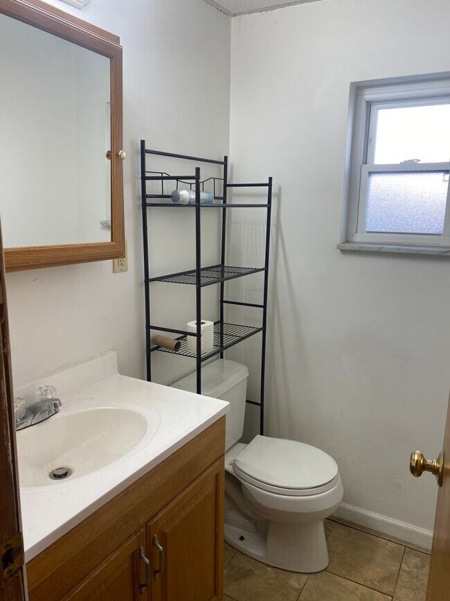 Building Photo - 3616 Parkview Ave