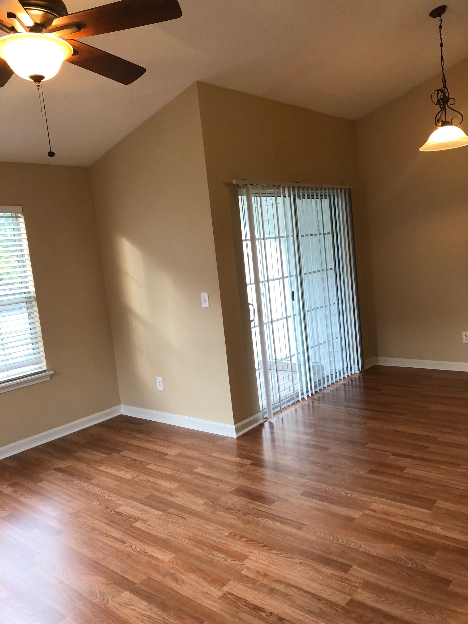 Dining Rm - 575 Oakleaf Plantation Pkwy