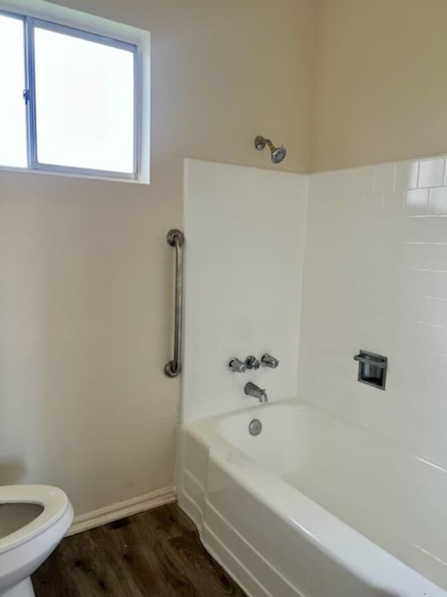 Building Photo - 3 Bedroom, 2 Bathroom House for Rent - Move-in Special $1,000 off 1st Month's Rent!