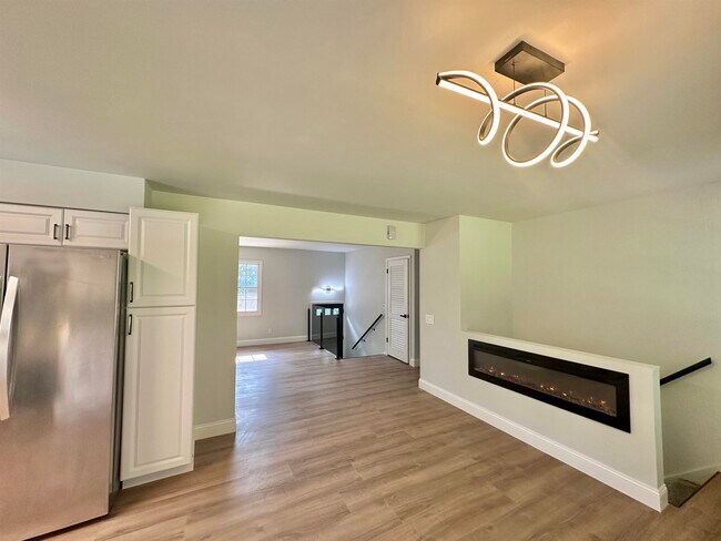 Building Photo - 21 N Kenosha Dr