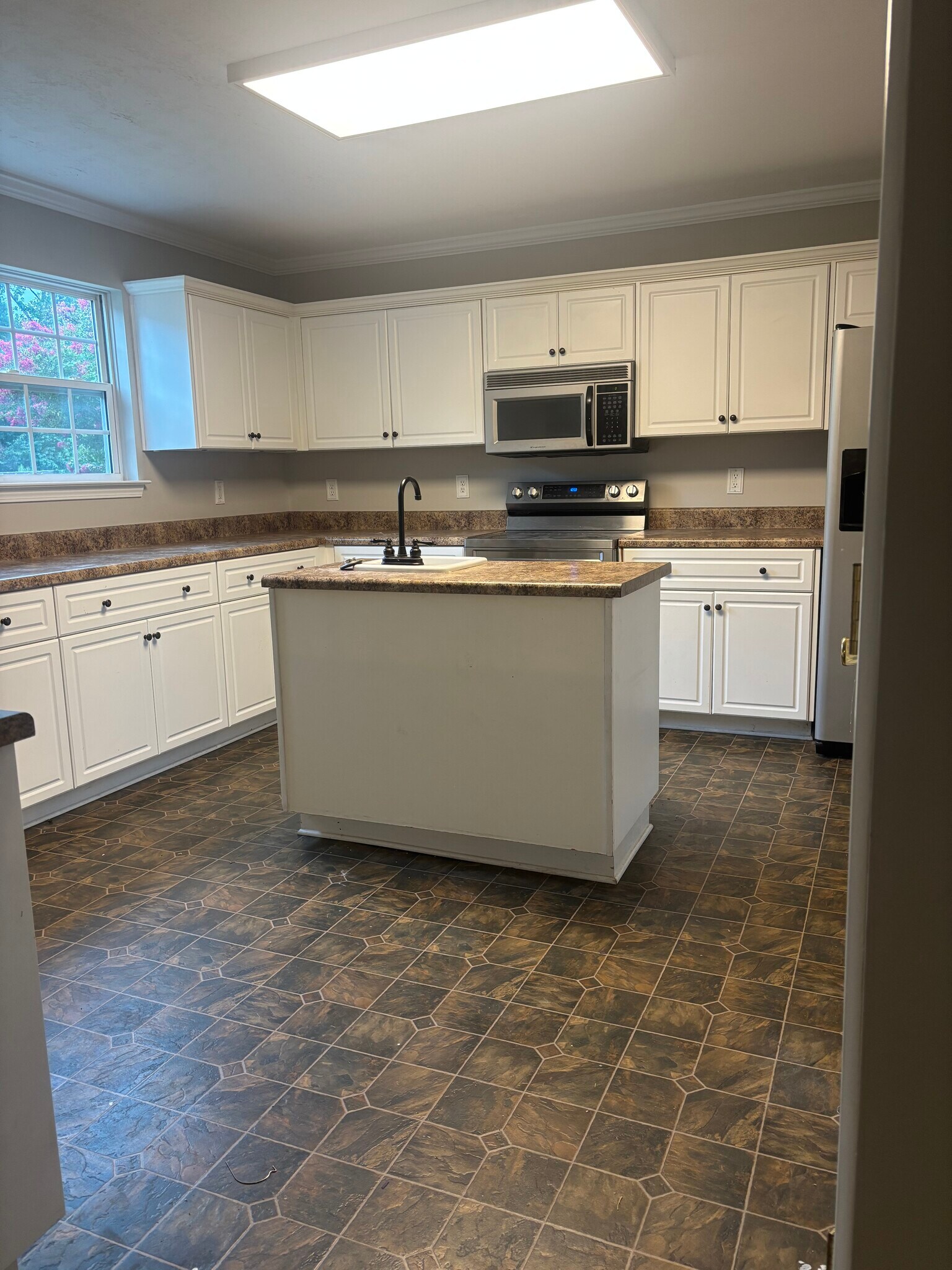 Building Photo - 5053 Reynolds Way