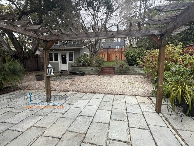 Building Photo - Lakeshore Craftsman with Detached Cottage and Versatile Bonus Rooms