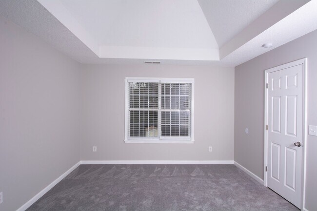 Building Photo - 132 Chariot Dr
