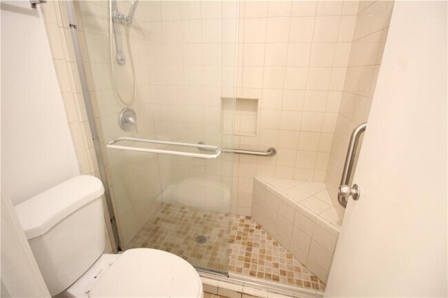 Building Photo - 204 Warm Springs Cir