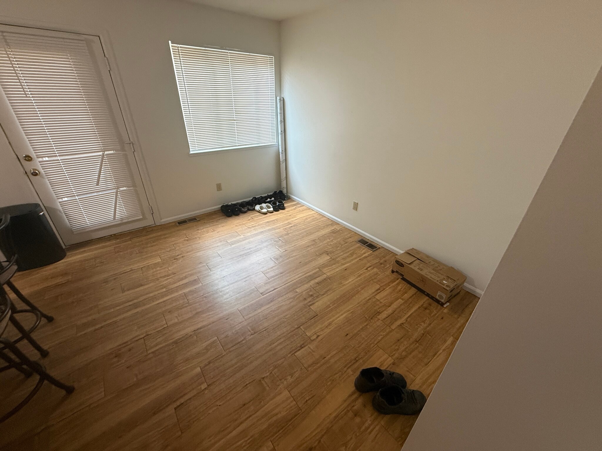 Dining - 2124 3rd St SW